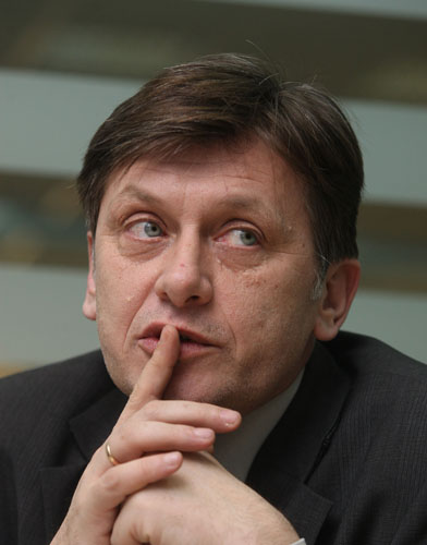 Serviciile Secrete ii vaneaza pe oamenii de incredere ai lui Crin Antonescu