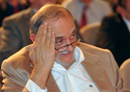 Dinu Patriciu, executat silit de Raiffeisen. Ce suma datoreaza bancii!