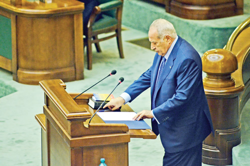 Voiculescu il banuieste pe Ponta de blat cu Basescu