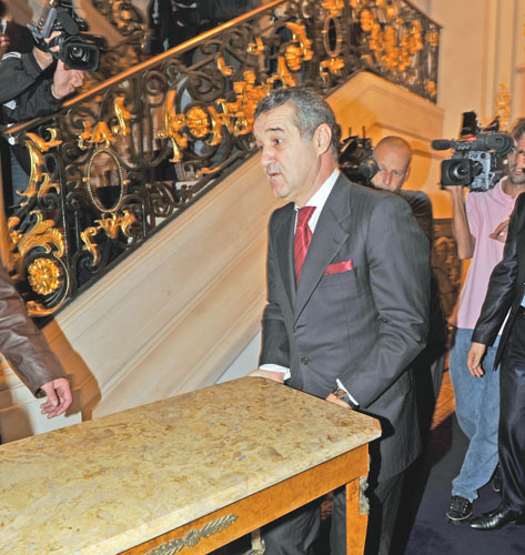 Ce tribut ii da Gigi Becali liderului PNL