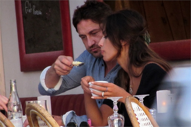 Cand va fi ceruta in casatorie Madalina Ghenea? Vezi ce surpriza ii pregateste Gerard Butler!