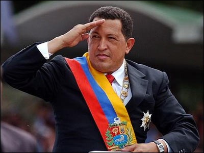 Hugo Chavez, tinut in viata de aparate