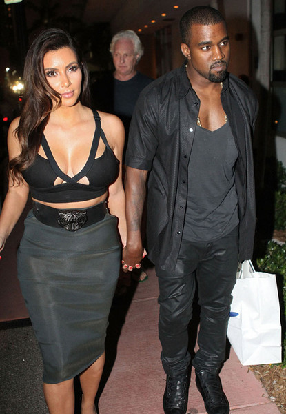 Kim Kardashian si Kanye West au refuzat un contract de trei milioane de dolari pentru prima poza a copilului lor