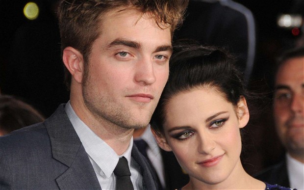 Robert Pattinson a parasit-o pe Kristen Stewart
