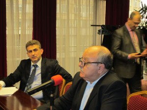 Mustafa Aktaa, presedintele Asociatiei Sirienilor din Europa, cu Abdulrazak Eid - Ziarul National