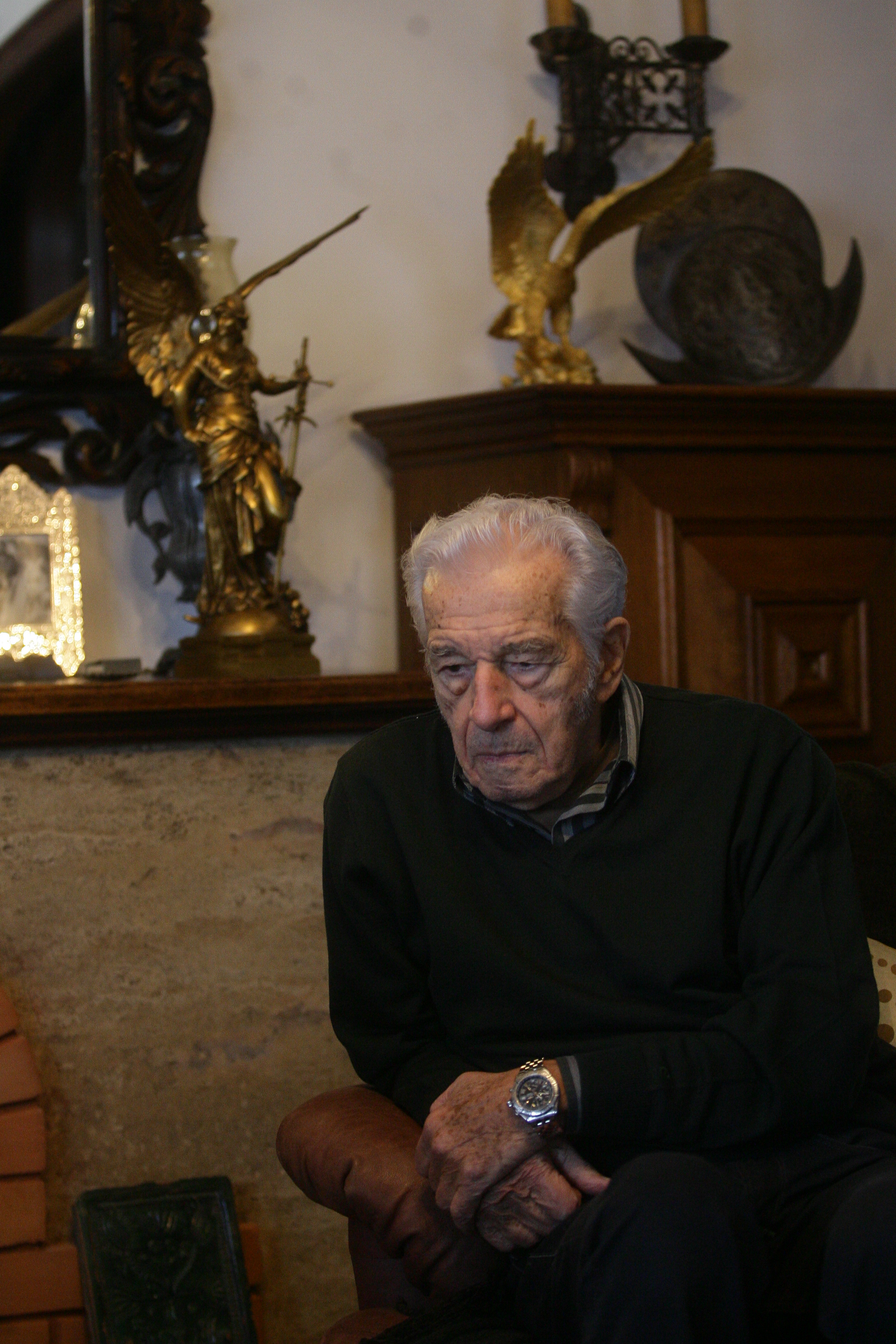 UPDATE Sicriul lui Sergiu Nicolaescu, depus la Cercul Militar. Sute de oameni asteapta la coada pentru a-i aduce un ultim omagiu regizorului