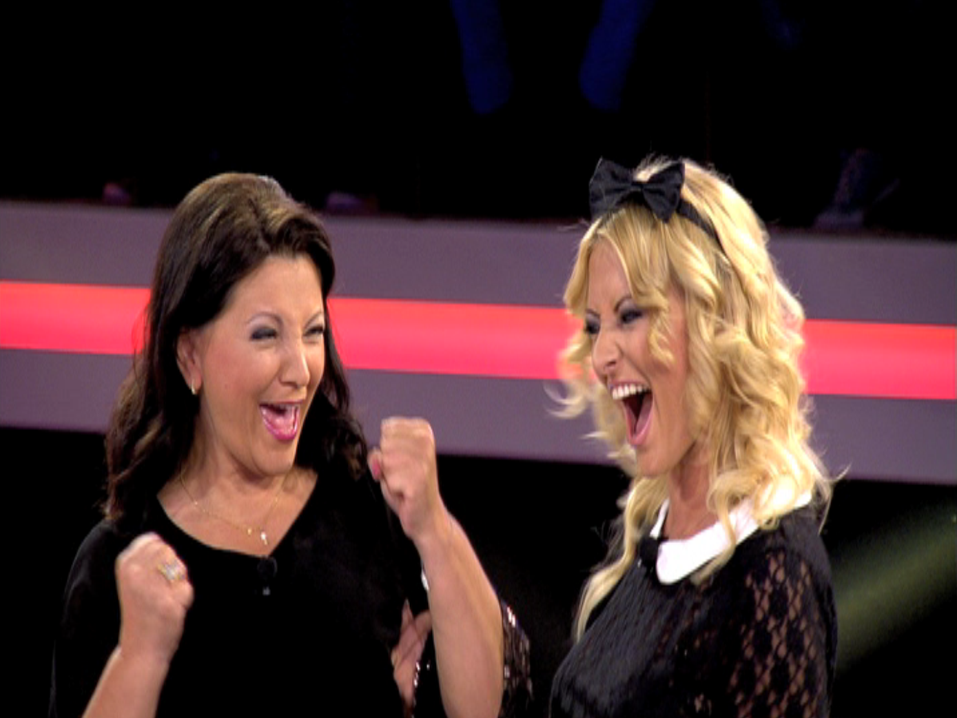 Delia, amenintata cu bataia!
