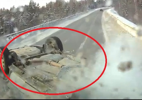 Inconstienta la volan: Accident horror pe un drum inghetat – VIDEO