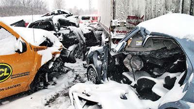 Mormane de fiare pe autostrada: Masini facute praf intr-un accident in lant!  – FOTO