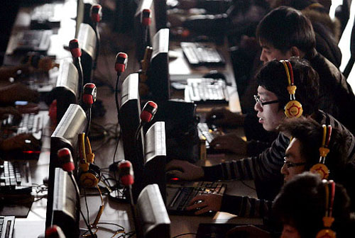 China ii spioneaza pe bilderbergi!