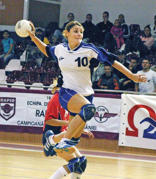 Scandal in handbalul romanesc: Alina Dobrin acuzata ca si-a inselat sotul cu o femeie