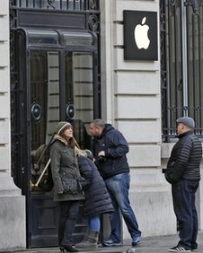 Magazinul Apple din Paris a fost jefuit. Pagube de 1 milion de euro!