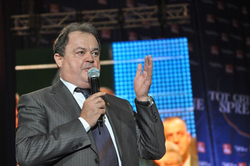 Vasile Blaga spera sa se impace cu Traian Basescu ridicandu-i in slavi mezina