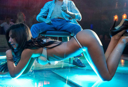 Alicia Bonita i-a facut sa transpire pe toti barbatii din magazin! – VIDEO