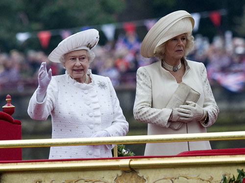 Scandal monstru la Buckingham: Regina primeste o lovitura de „coasa” din partea Camillei!