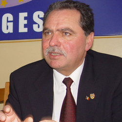Un deputat si un fost sef al CJ Arges, trimisi in judecata de DNA, alaturi de alte peste 40 de persoane