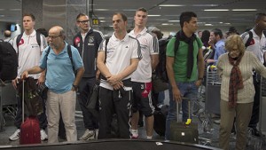 2013-01-06 Aankomst Ajax in Rio Brazilie - Ziarul National