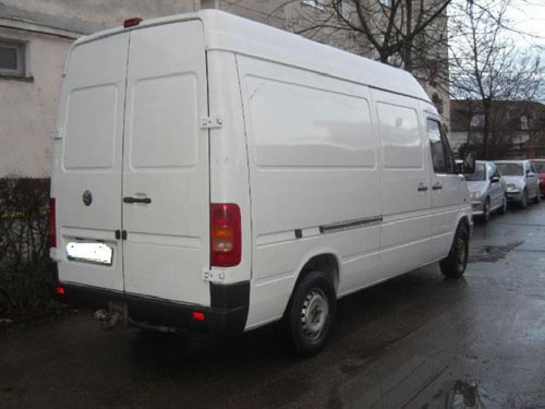 Caz uluitor la Bacau: Victima UITATA intr-o masina, dupa un accident in lant