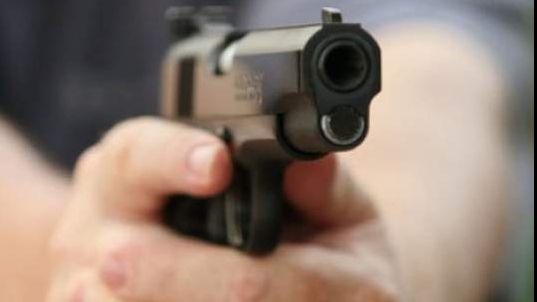 Conflict incheiat cu focuri de arma in parcarea unui hypermarket
