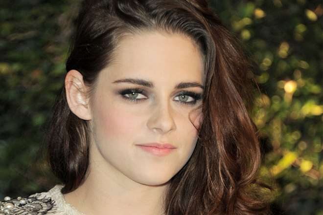 Sotia regizorului care a avut o aventura cu Kristen Stewart vrea sa divorteze