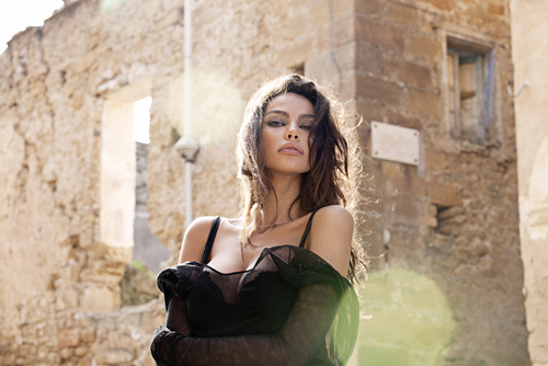 Madalina Ghenea are efect zen