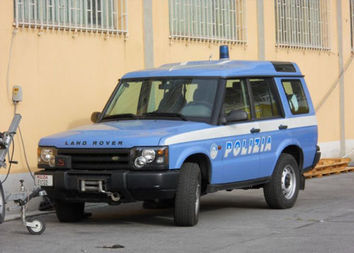 Actiune in forta a Diviziei pentru Combaterea Criminalitatii din Genova: sechestru pe 500 de masini inmatriculate pe numele unei romance