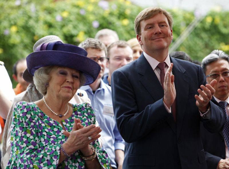Regina Beatrix a Olandei si-a anuntat abdicarea de la tron