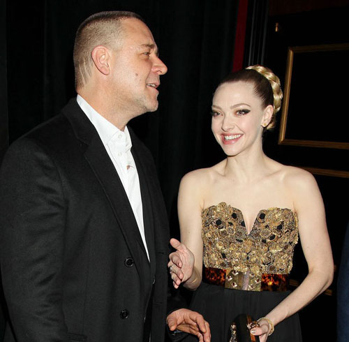 Amanda Seyfried, hartuita sexual de Russell Crowe