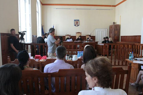 Razboiul pentru controlul Justitiei se duce cu prostituate