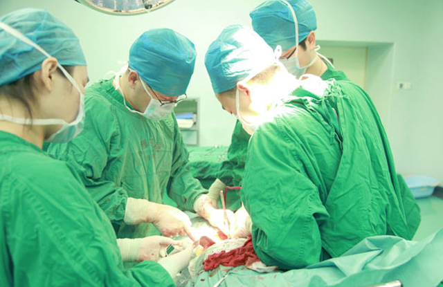Operatie riscanta in Cluj: Medicii vor extirpa o tumoare abdominala de 18 kilograme!