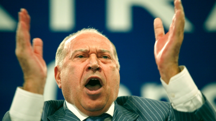 Voiculescu a depus, in sfarsit, juramantul ca senator
