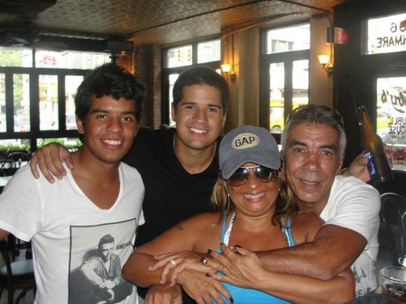 Yago, alaturi de familie - Ziarul National