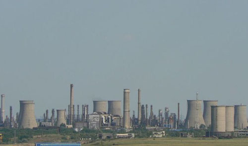 OMV Petrom ameninta ca reduce investitiile si demoleaza Arpechim