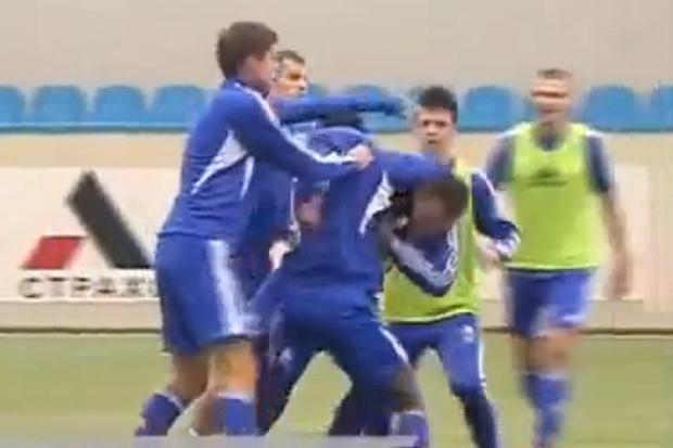 BATAIE ca-n filme la Dinamo! Nici macar colegii nu i-au putut desparti! – VIDEO