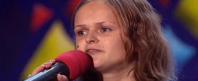 Tanara bolnava de nanism, de la Romanii au talent 2013, o poveste de viata impresionanta!