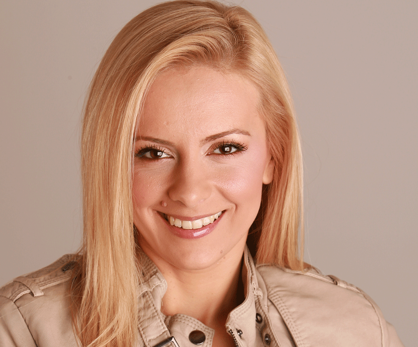 Uite cum arata Simona Gherghe la debutul in televiziune!- FOTO