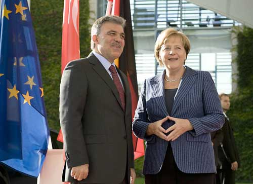 Merkel promite Turciei un nou „capitol” pentru aderarea la UE