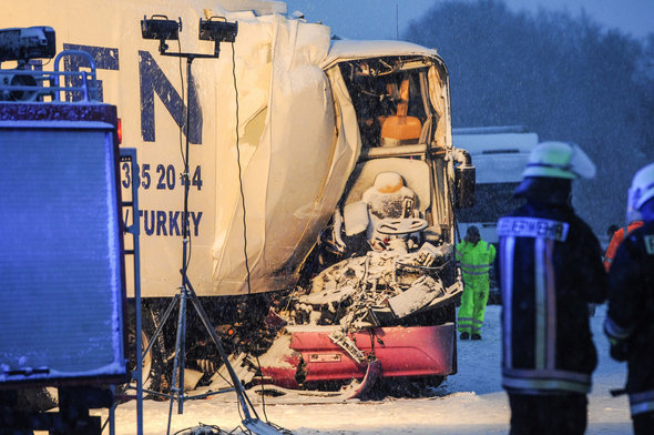 Autocar romanesc implicat intr-un accident in Germania: 1 mort si 15 raniti – FOTO