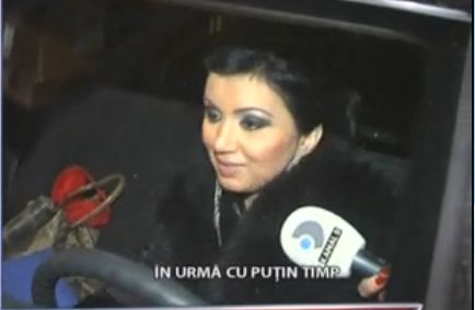 Se impaca? Adriana Bahmuteanu a iesit zambitoare din casa lui Prigoana!