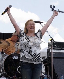 Mindy McCready - Ziarul National