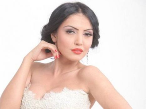 Andreea Mantea, surprinsa admirand rochii de mireasa: A cerut-o Stefan Stan de sotie?