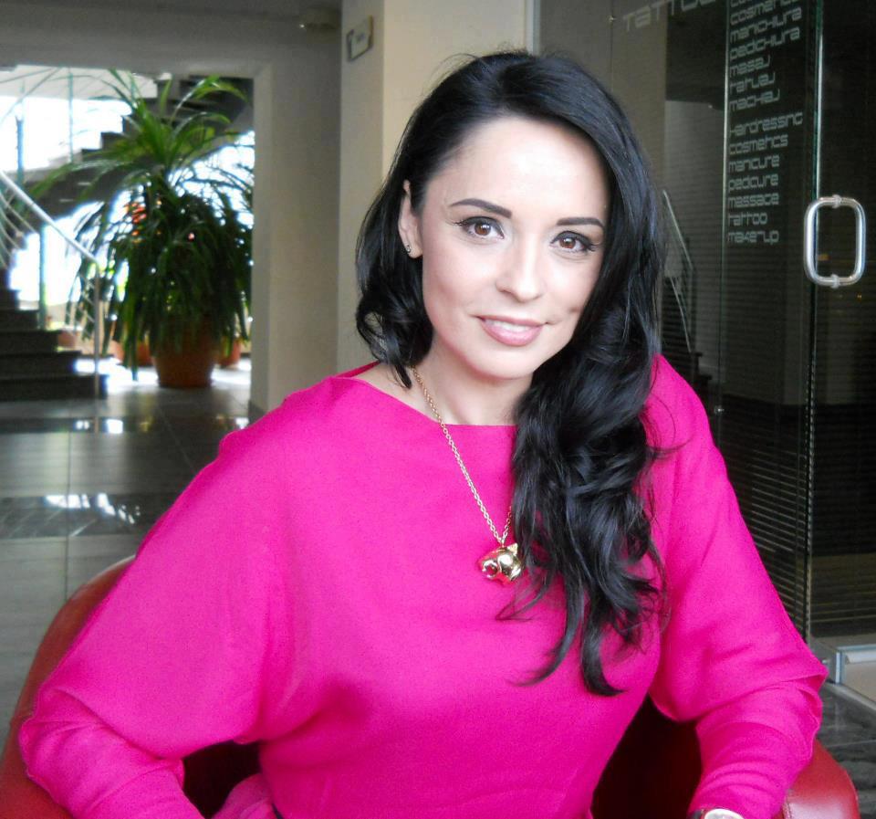 Andreea Marin uimeste din nou! Mesaj incredibil pe facebook! Asculta versurile melodiei care o reprezinta! (VIDEO)