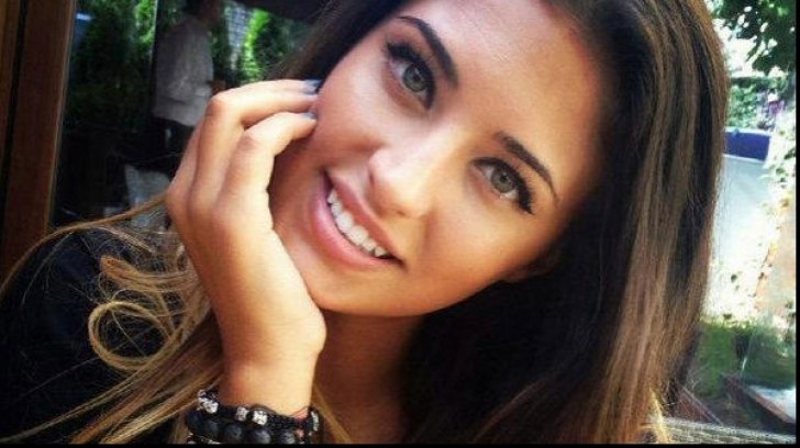 Provocatoare si misterioasa: ANTONIA s-a asezat in genunchi si a trimis un MESAJ de dragoste! – FOTO