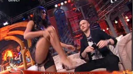 Asistenta lui Capatos a facut streaptease in bratele lui Bordea
