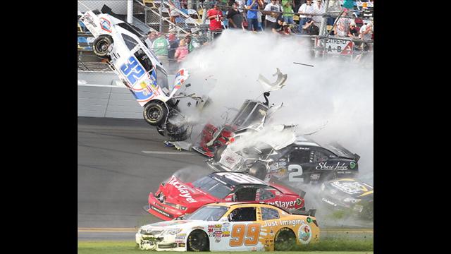 Accident spectaculos in Nascar, soldat cu cel putin 28 de raniti (Foto/ Video)