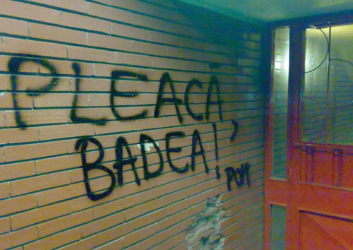 „Ultrasii” dinamovisti au intesat orasul cu mesaje: „Pleaca, Badea!” in tot Bucurestiul!