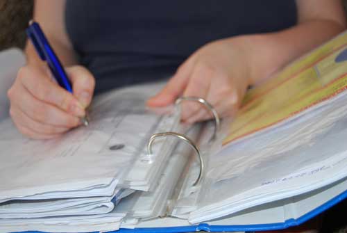 Scandal uriaş la MAE: o contabilă ar fi plătit timp de 12 ani salarii false iubitului ei