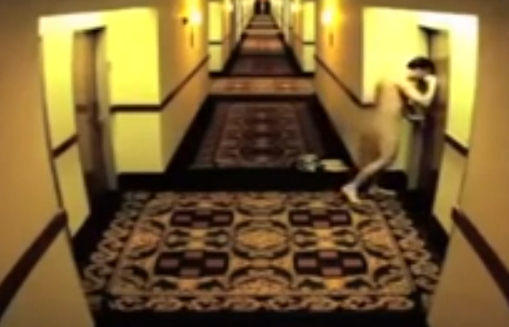 FABULOS: A iesit GOL-PUSCA din camera de hotel! A vrut o aventura, dar s-a ales cu o mare… RUSINE! (VIDEO)