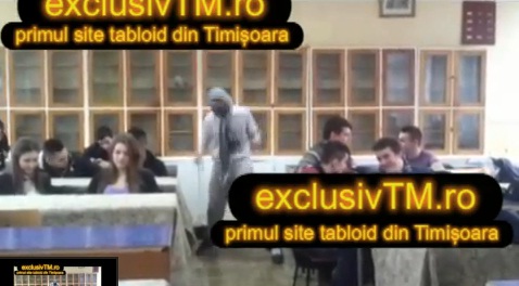 Timisoara: Elevii danseaza Harlem Shake  si smulg tablourile de pe peretii din scoala