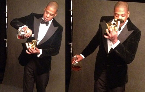Jay-Z bea coniac din statueta de la Grammy